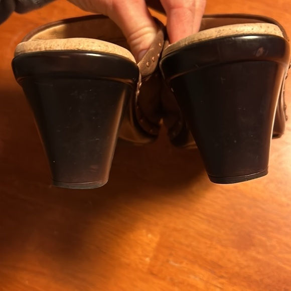 Sofft Langston Caramelo Leather Studded Distressed Slip On Clogs Mules Size 7.5 - Picture 6 of 12